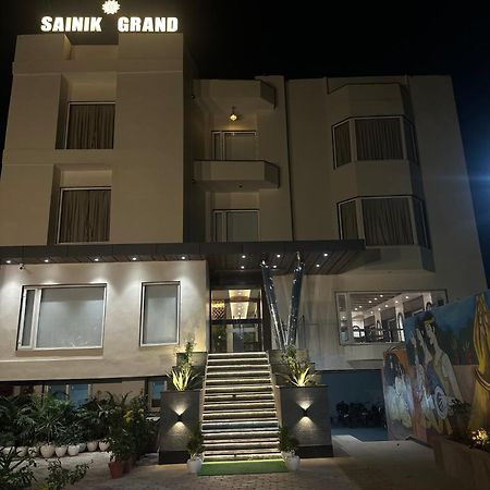 Hotel Sainik Grand 瓦拉纳西 外观 照片