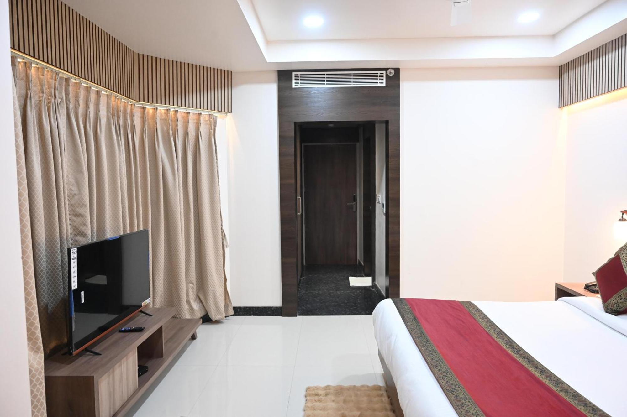 Hotel Sainik Grand 瓦拉纳西 外观 照片