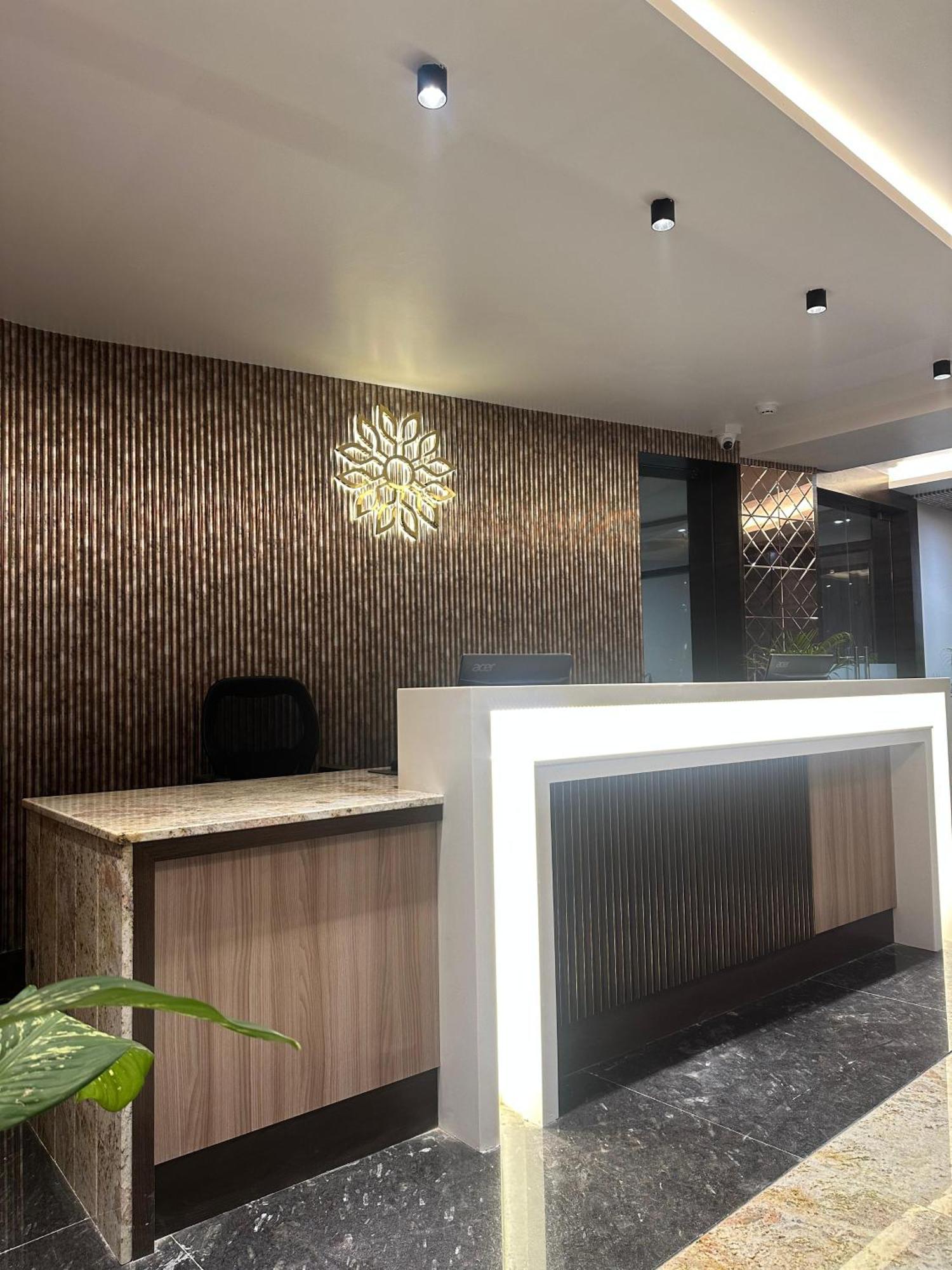 Hotel Sainik Grand 瓦拉纳西 外观 照片