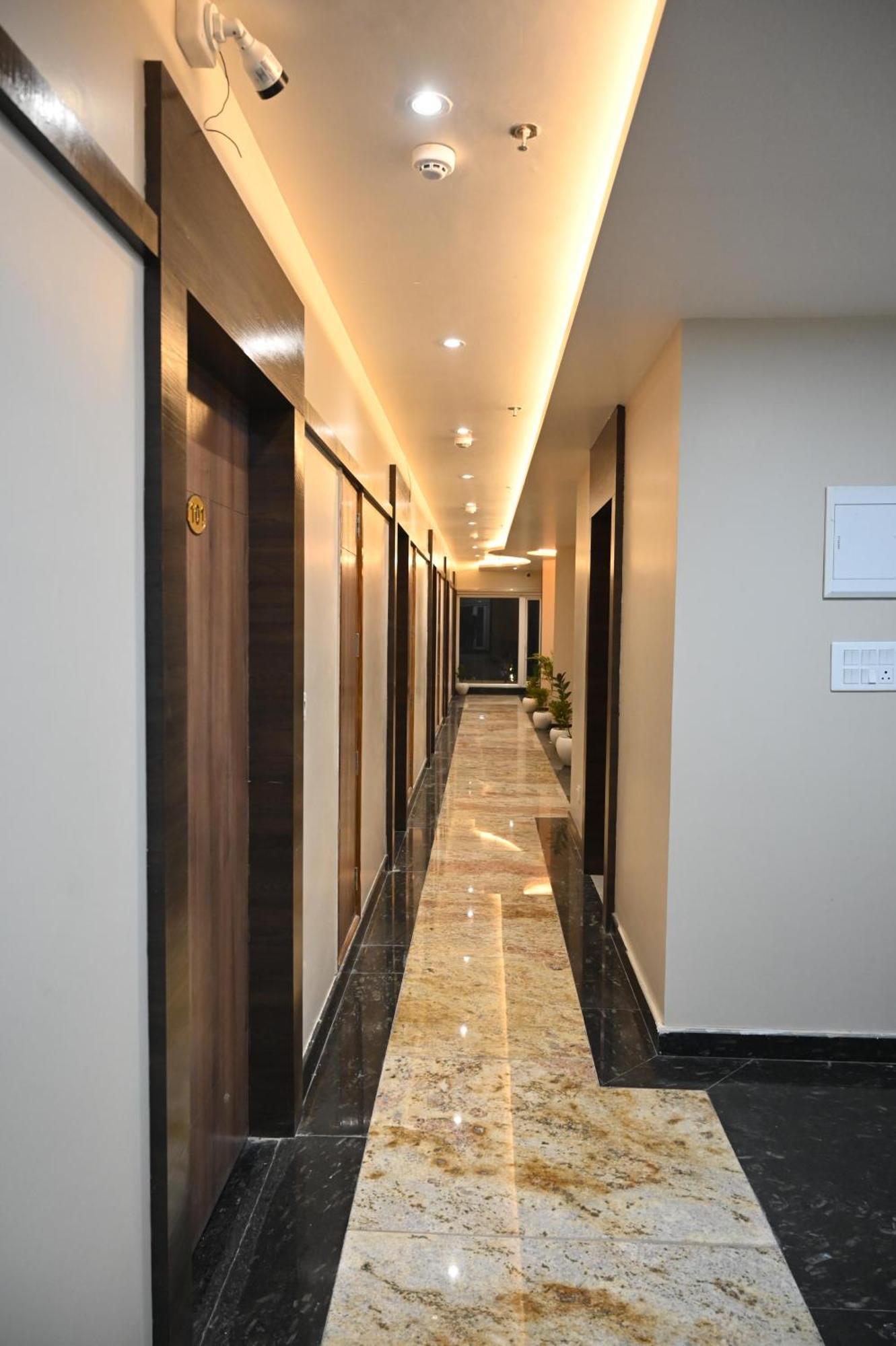 Hotel Sainik Grand 瓦拉纳西 外观 照片