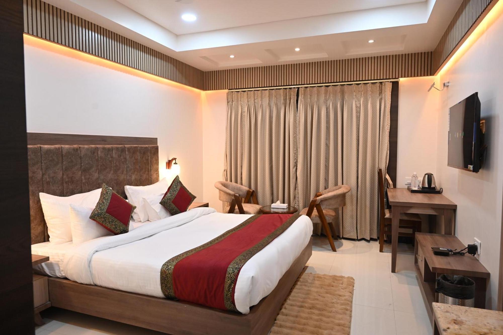 Hotel Sainik Grand 瓦拉纳西 外观 照片