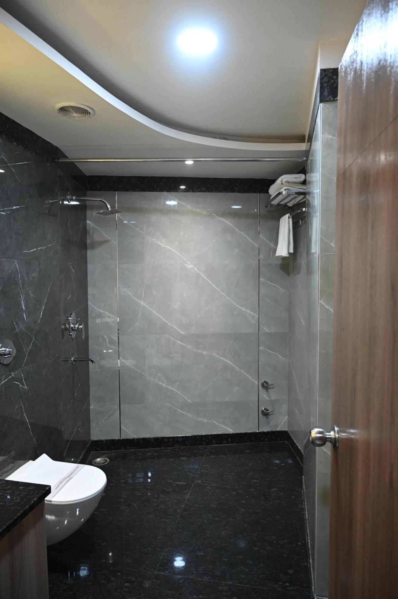 Hotel Sainik Grand 瓦拉纳西 外观 照片