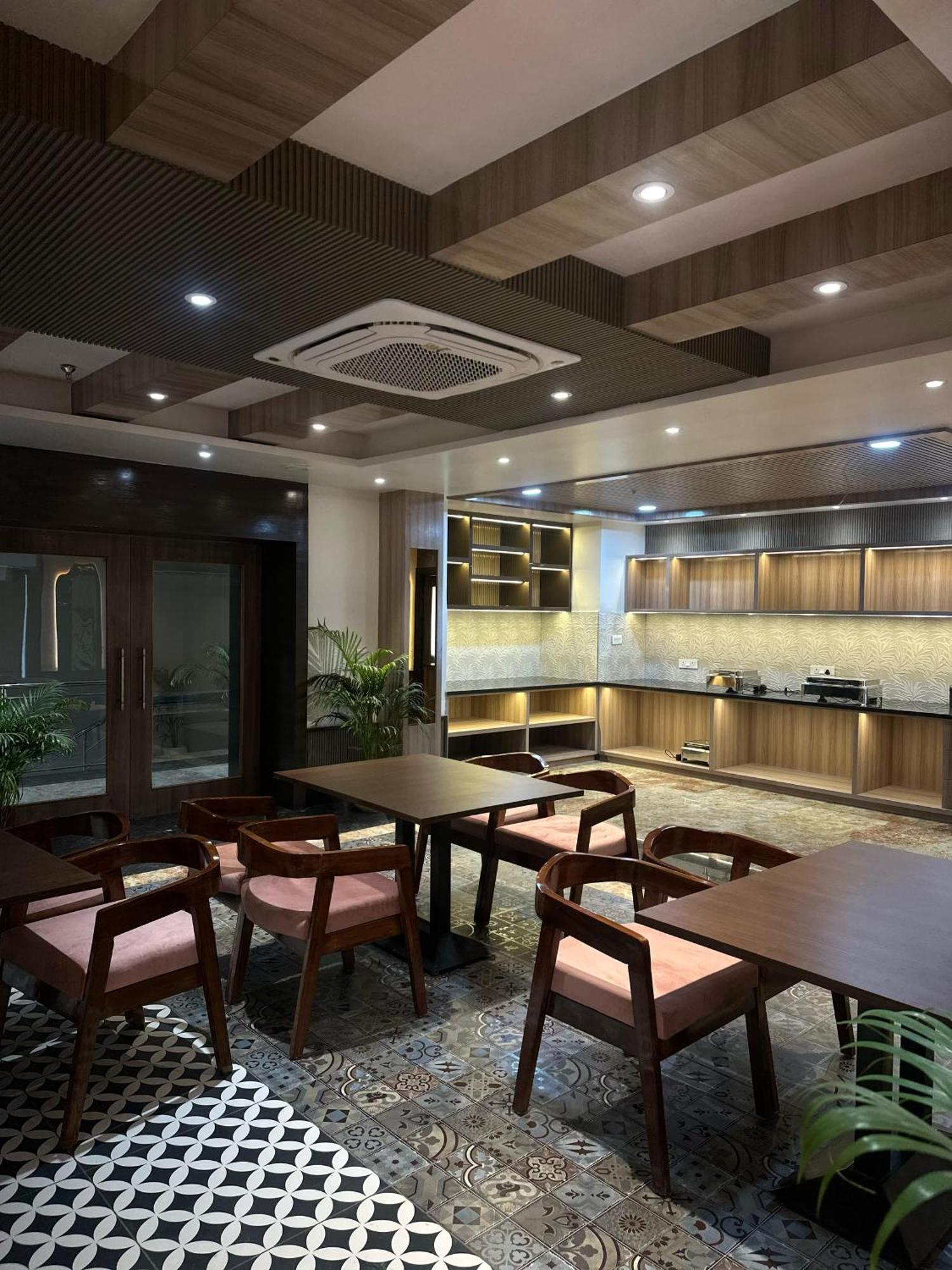 Hotel Sainik Grand 瓦拉纳西 外观 照片