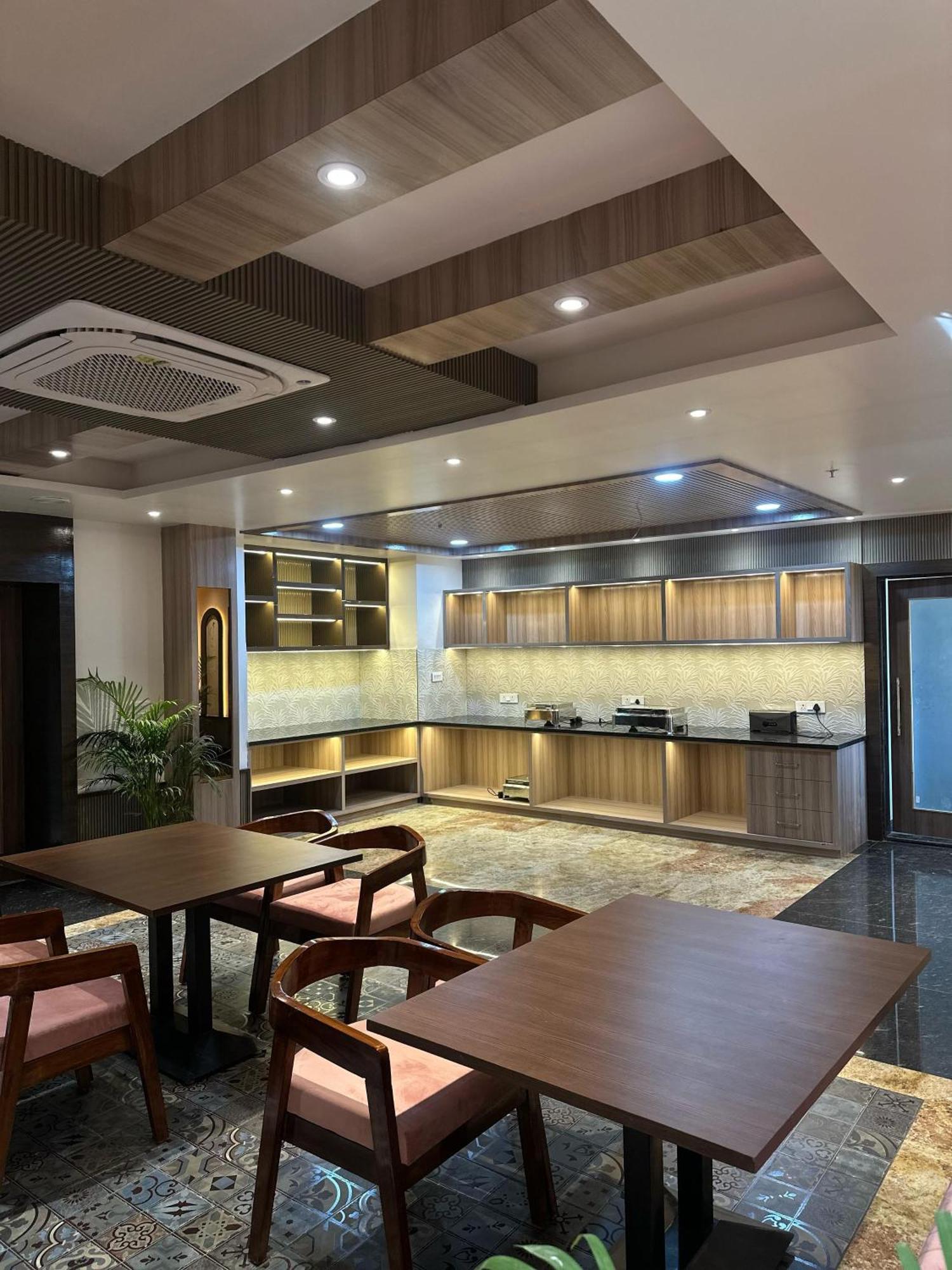 Hotel Sainik Grand 瓦拉纳西 外观 照片