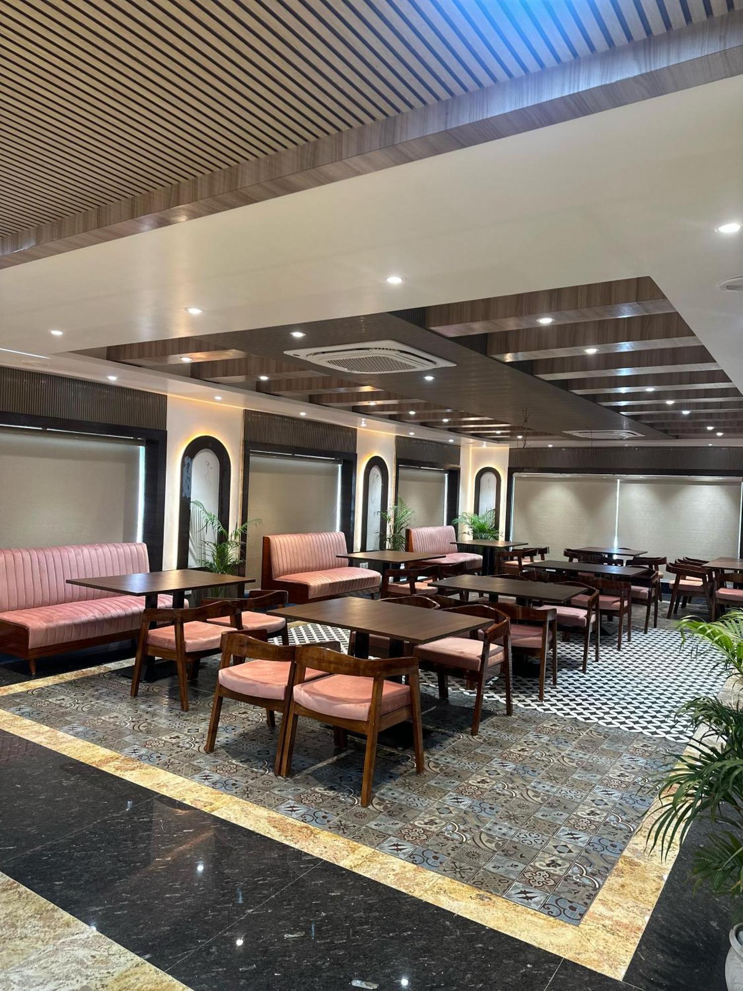 Hotel Sainik Grand 瓦拉纳西 外观 照片