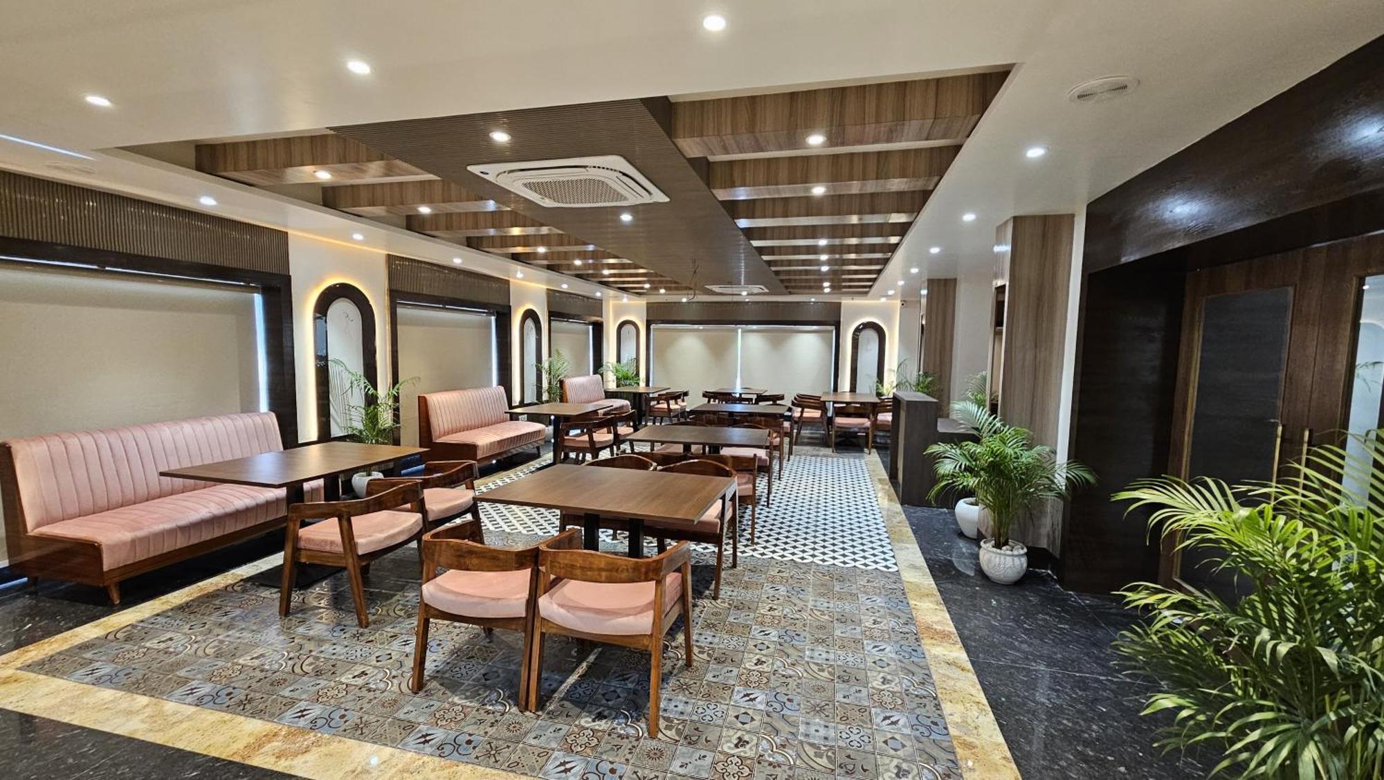 Hotel Sainik Grand 瓦拉纳西 外观 照片