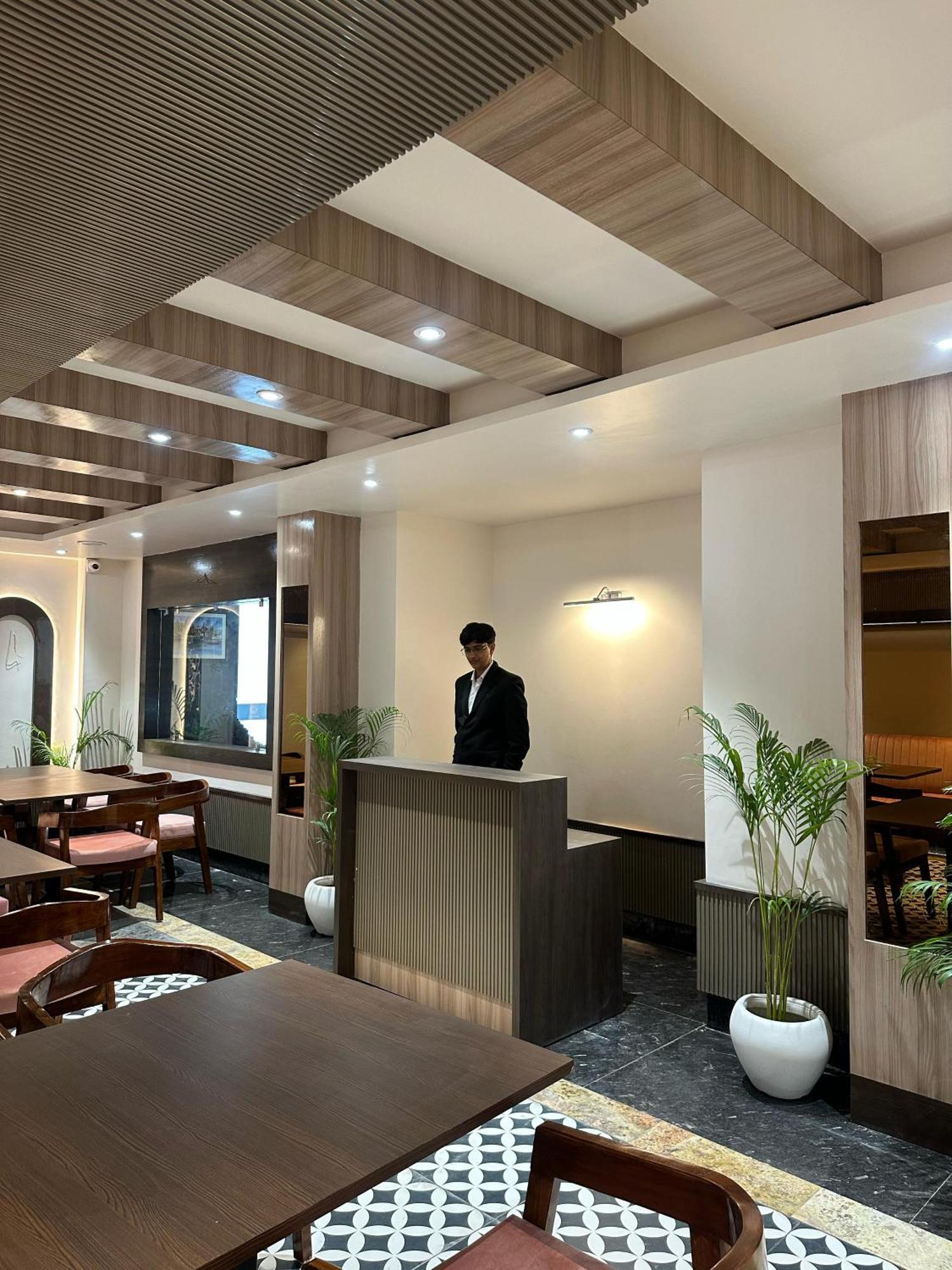 Hotel Sainik Grand 瓦拉纳西 外观 照片