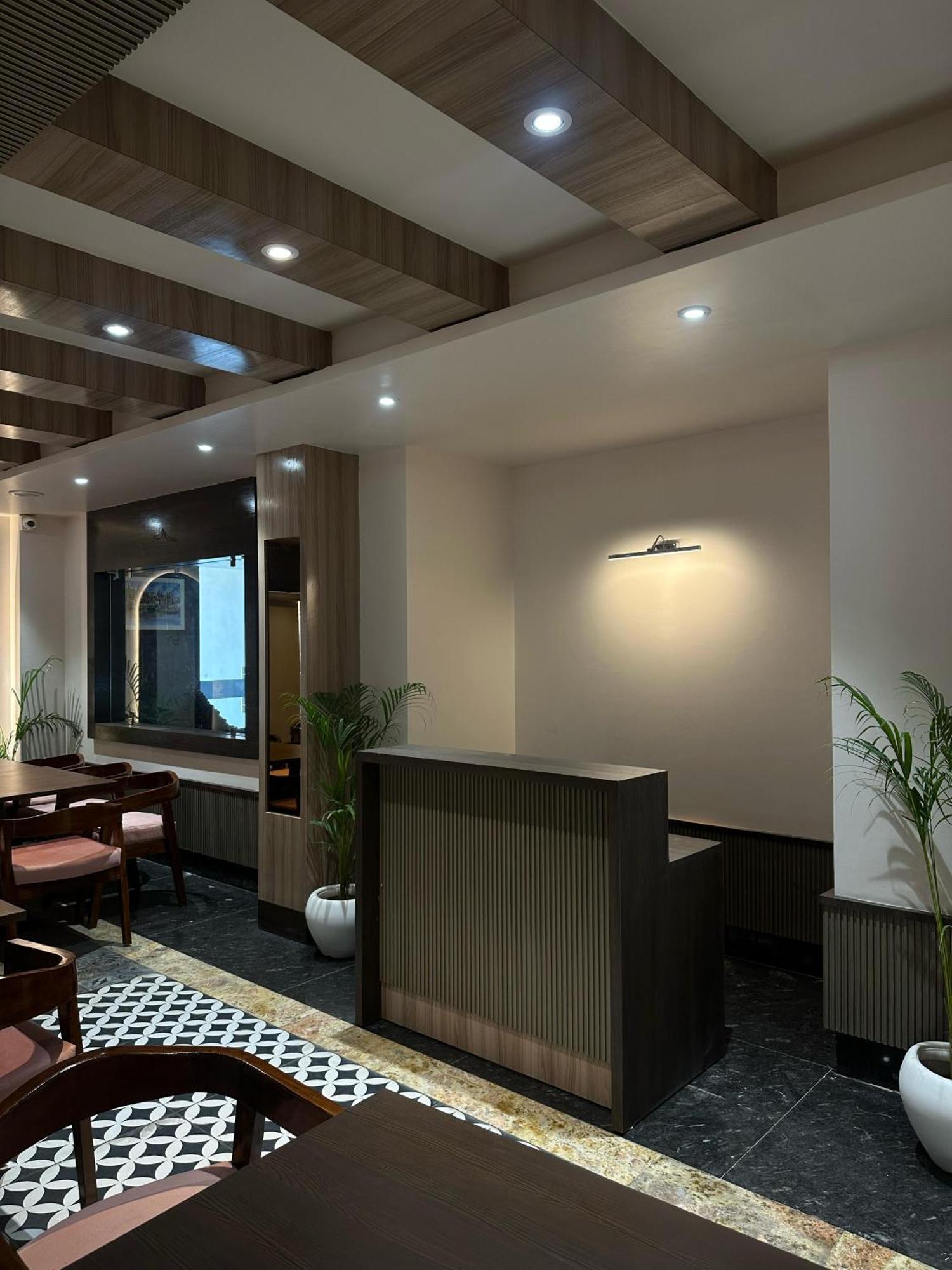 Hotel Sainik Grand 瓦拉纳西 外观 照片